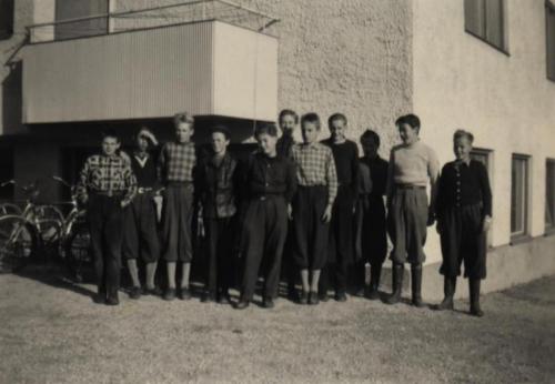 Skinnskolan 1953-54 utomhus